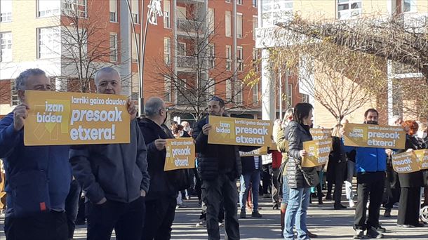 Sare eta Etxeraten mobilizazio bat Donostian, joan den astean. Sarek utzitako argazkia.