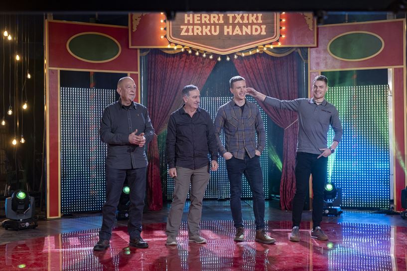 Lizaso eta Peñagarikano bertsolariak eta Artola eta Laso pilotariak