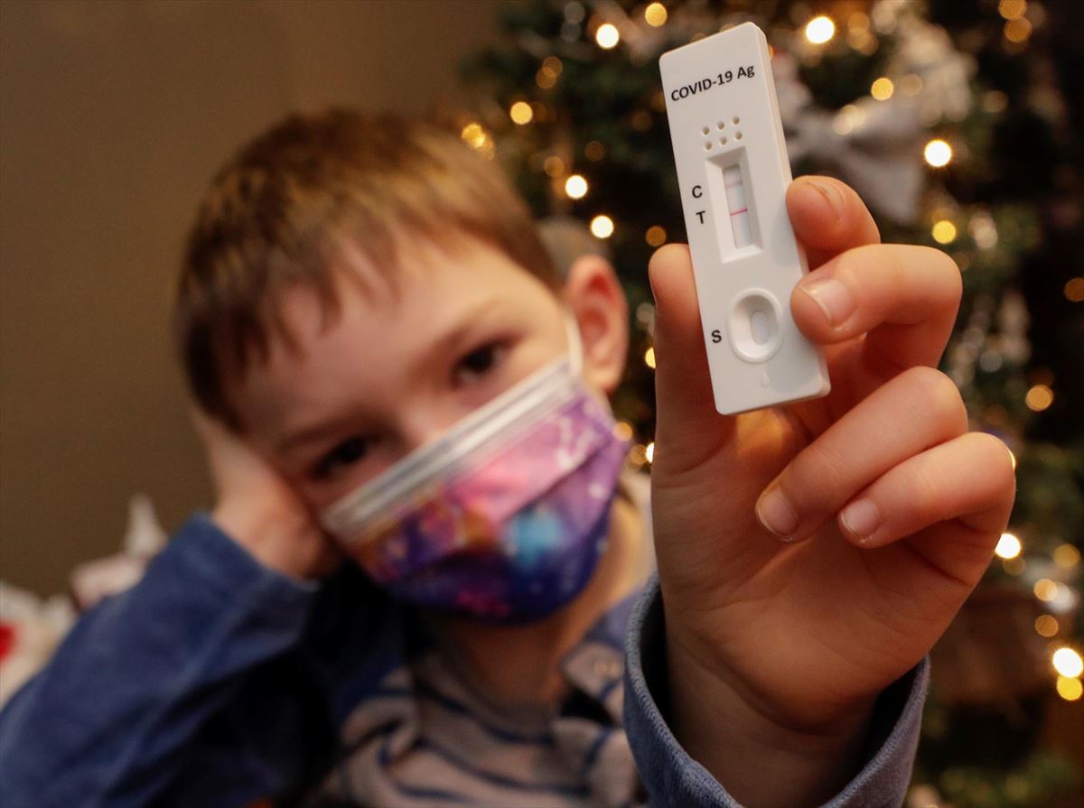 Muchos pasarán la Nochebuena confinados. Foto: EFE