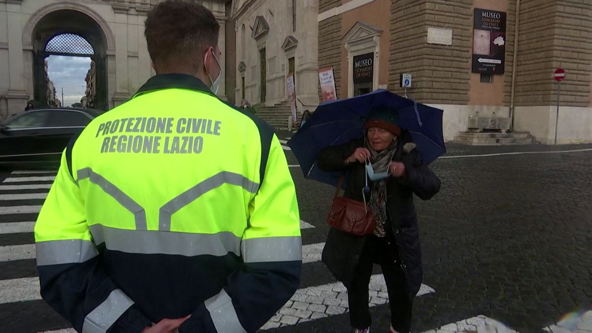 Mascarilla obligatoria en exteriores en Italia. Imagen obtenida de un vídeo de EITB Media.