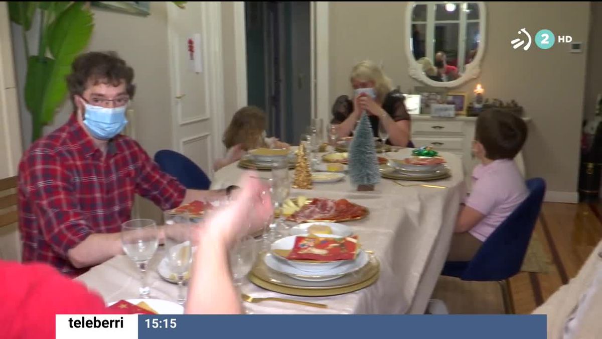 Mesa de Nochebuena. Imagen obtenida de un vídeo de EITB Media.