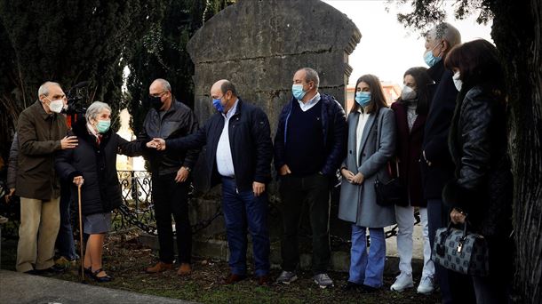 Acto de homenaje a Joseba Rezola y Aurora López de Goikoetxea. Foto: EFE