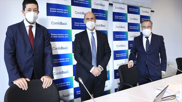 Pablo Martín, Eduardo Zubiaurre y Eduardo Aretxaga. Foto de Manu de Alba para Confebask.