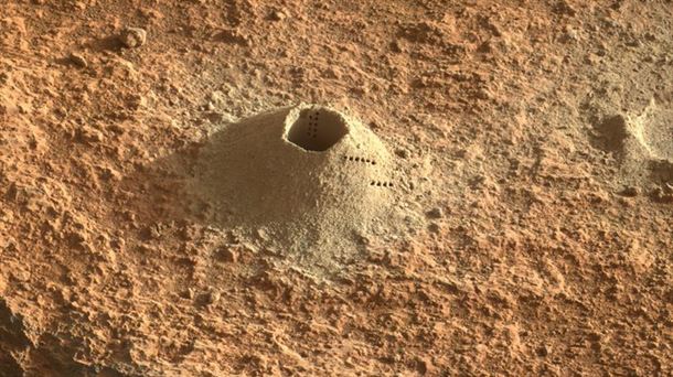 Muestra de roca obtenida por Perseverance en Marte - NASA