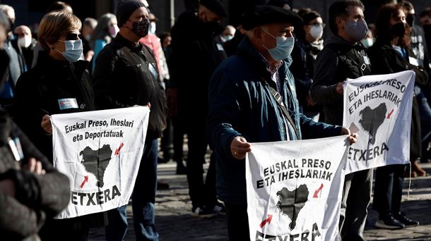 Participantes en el acto de hoy, en Pamplona. EFE