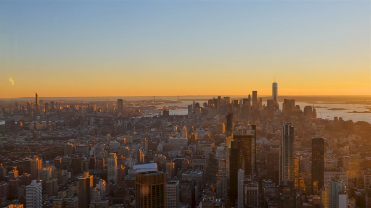 New Yorkeko Summit eraikinetik hiriaren ikuspegia. EITB Mediaren bideo batetik ateratako argazkia.