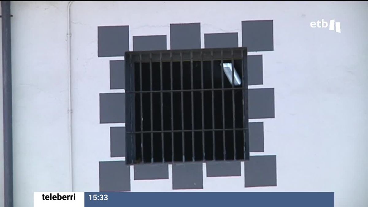 Ventana de una prisión. Imagen obtenida de un vídeo de EITB Media.