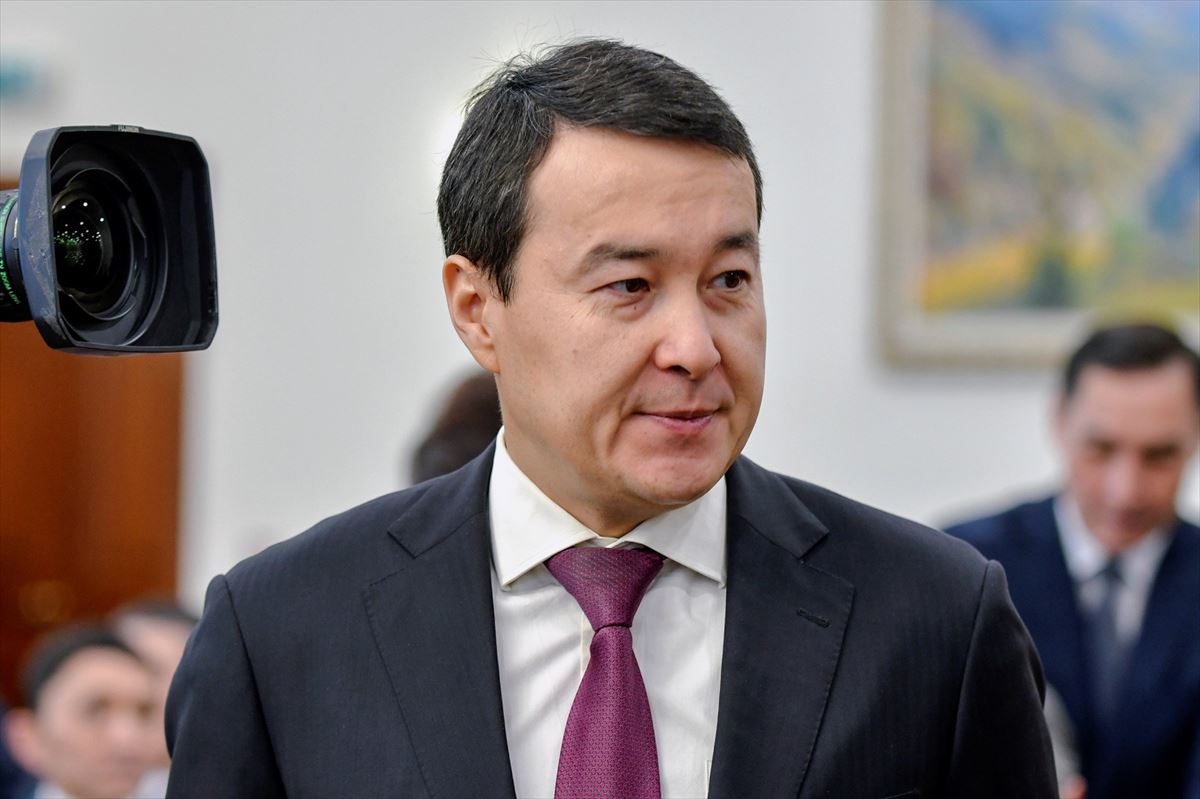 Alijan Smailov Kazakhstango lehen ministroa.