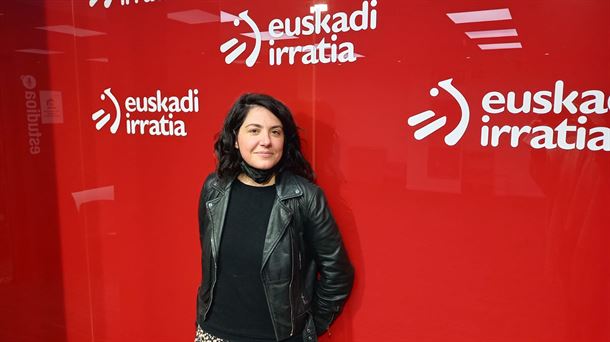 Ines Osinaga, en los estudios de Euskadi Irratia