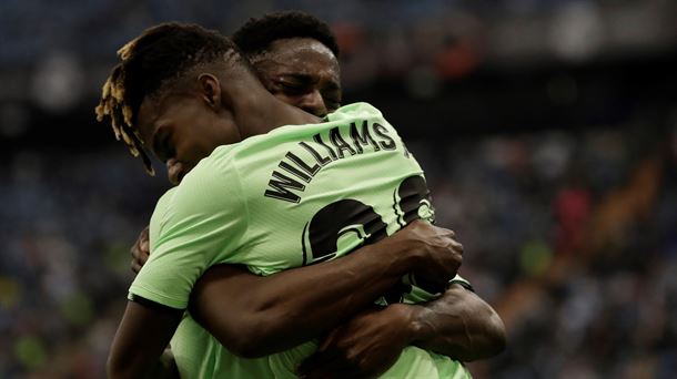 Iñaki eta Nico Williamsen arteko besarkada