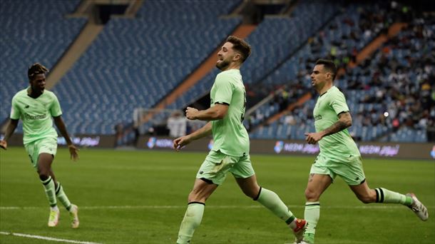 Yeray berdinketaren gola ospatzen