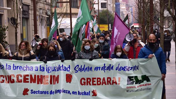 Las trabajadoras, durante la manifestación. 