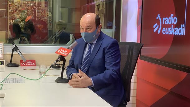 Ortuzar, Radio Euskadiren estudioetan. 