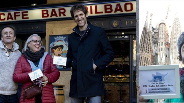 Ganadores y ganadora de la XIX edición del premio Café Bar Bilbao