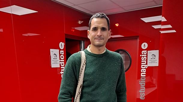 Jon Artano kaztaria, Euskadi Irratiko estudioetan