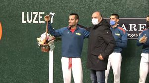 Markina también homenajea a Oinatz Bengoetxea en su último partido