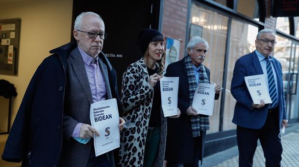 Sare ha presentado el documento "Elkarbizitzarako bakerako etxerako bidean". Foto: EFE.