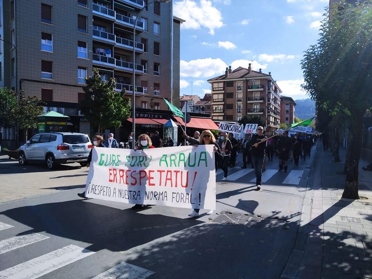 Una manifestación a favor de la desanexión de Usansolo. Foto: Usansolo Herria.