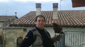 Yon Ander Repolles disfruta de sus aves rapaces en Sáseta