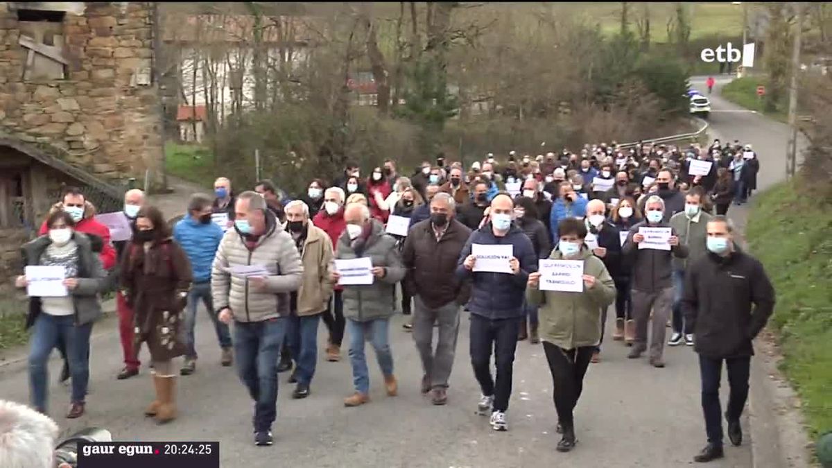 Manifestación en Zalla. Imagen obtenida de un vídeo de EITB Media.