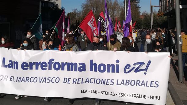 SINDICATOS,ELA,LAB,ESK,STEIILAS,ETXALDE, HIRU,REFORMA LABORAL, MANIFESTACIÓN, VITORIA-GASTEIZ