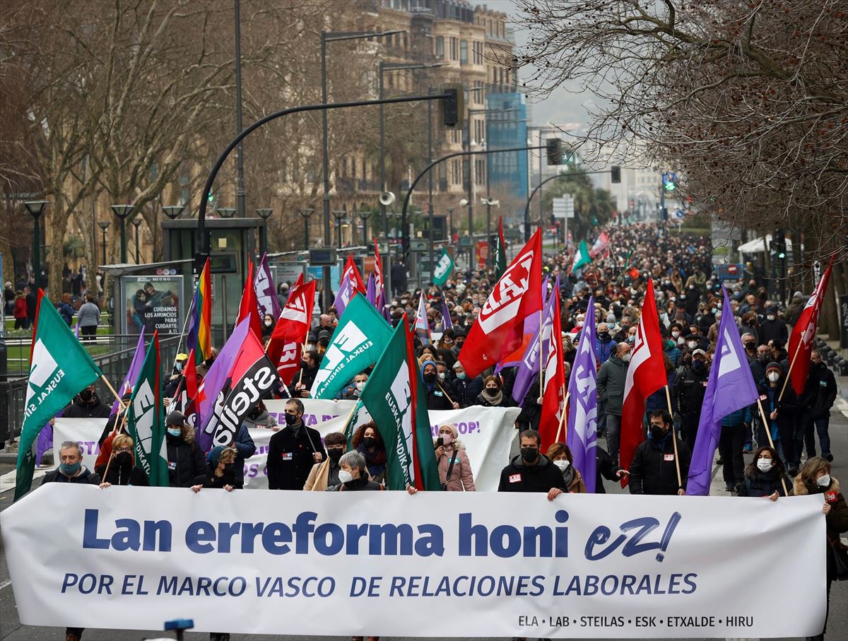 Manifestación contra la reforma laboral en San Sebastián. Foto: Efe