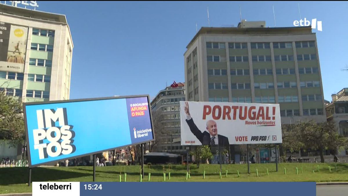 Carteles electorales en Portugal.