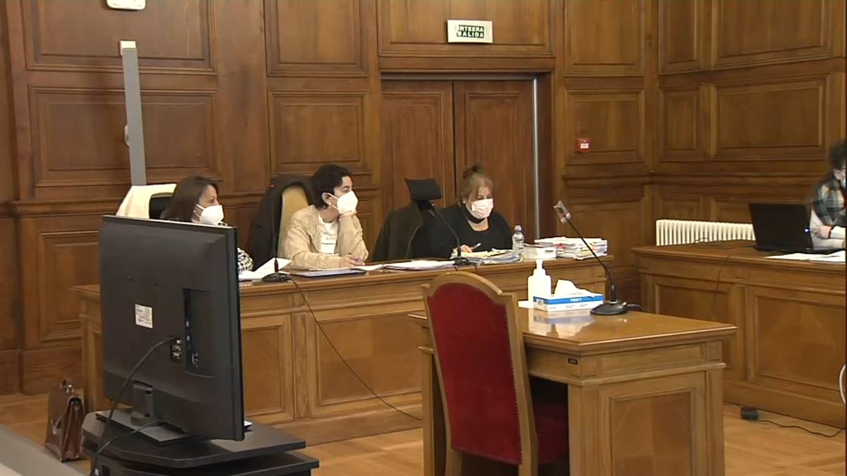Una sesión del juicio por la violación ocurrida en Beasain en 2019. Foto: EFE