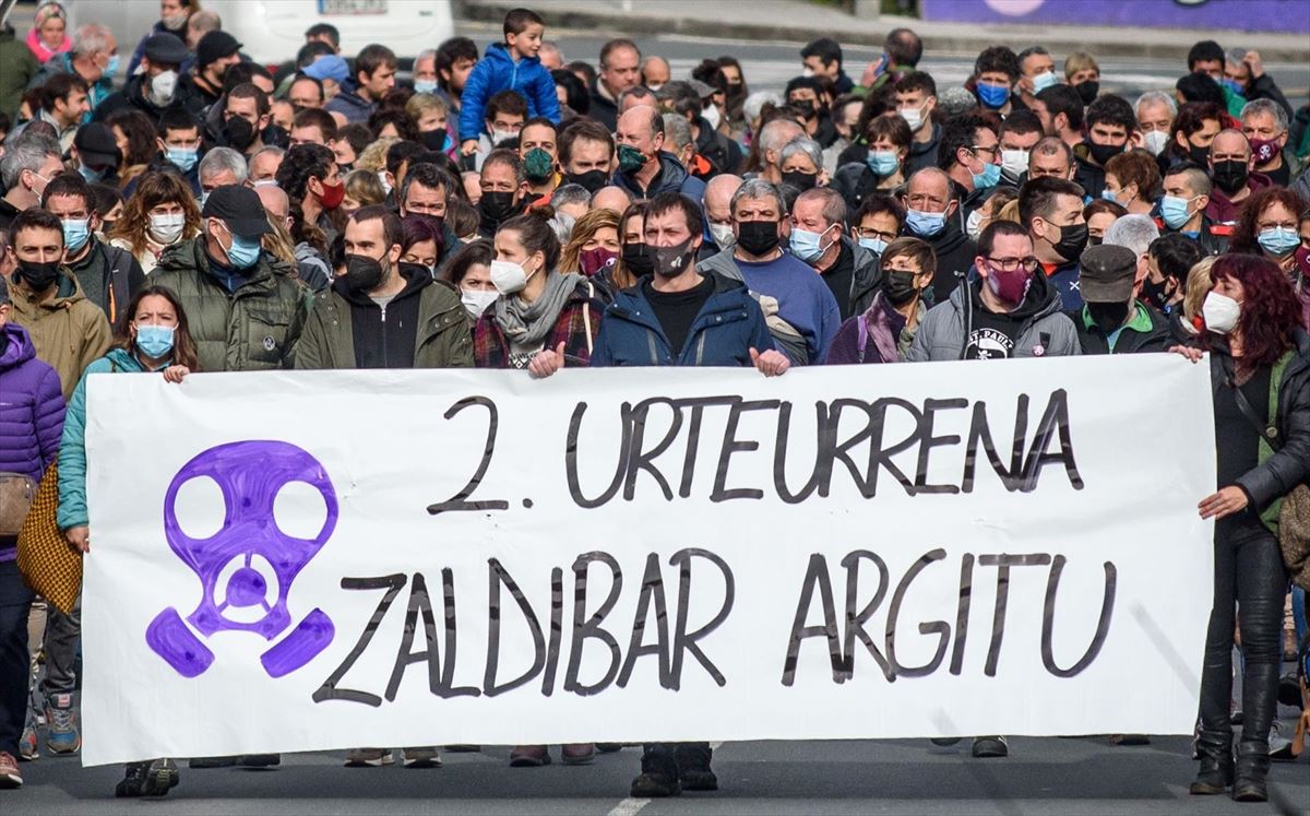 Zaldibarko hondamendia salatzeko manifestazioa, bigarren urteurrenean. Argazkia: Efe