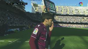 Txalo zaparrada handia jaso du David Silvak Mestallara itzuli den egunean