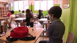 Eskola publikoaren zentroan jarri beharrean, egungo sistema duala betikotzen dela salatu du EHIGEk