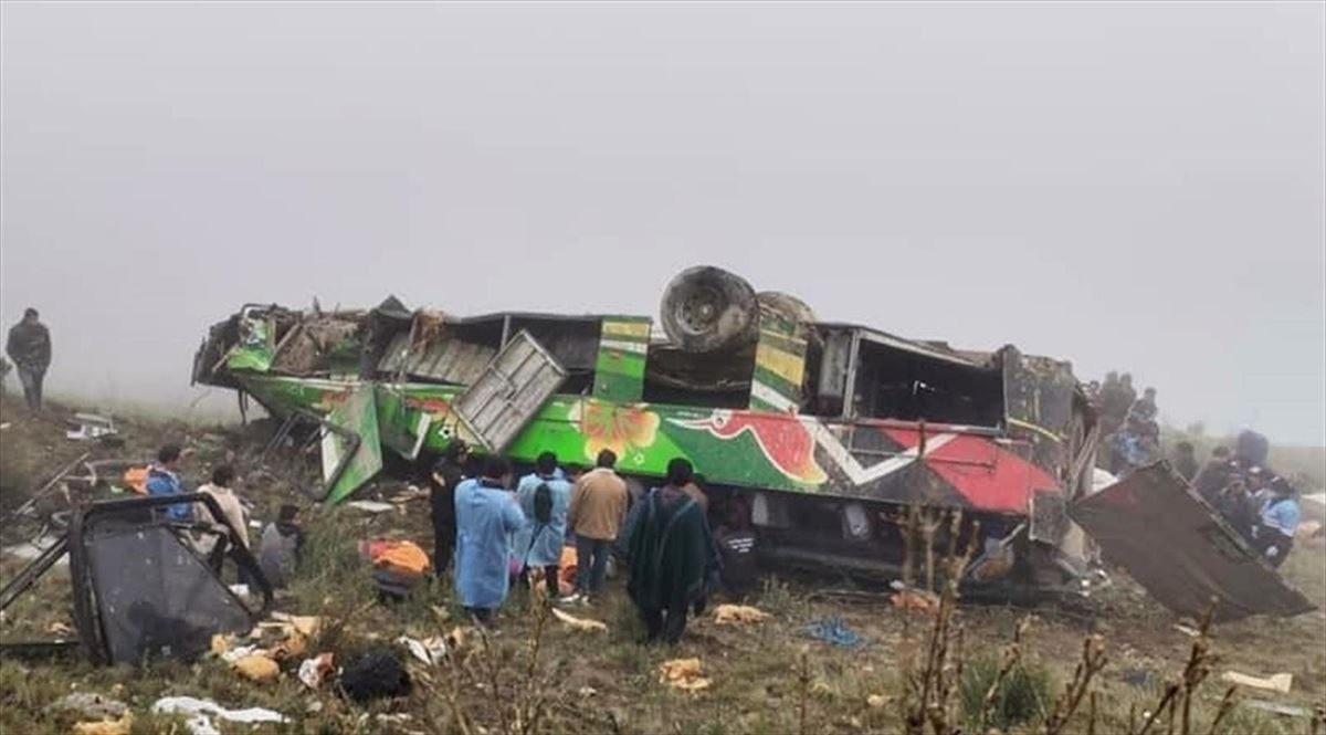 Accidente de autobús en Perú. Foto: EFE.