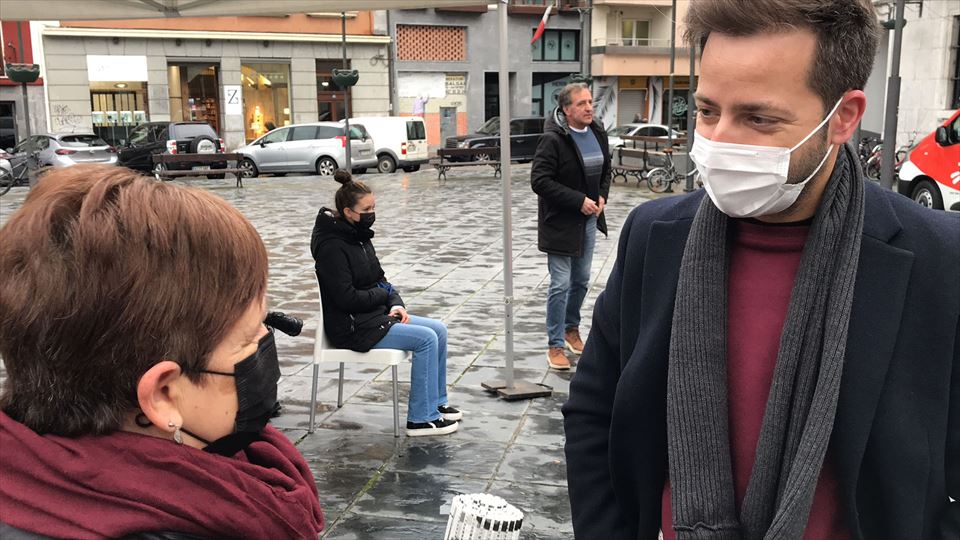 Xabier García Ramsden con una oyente