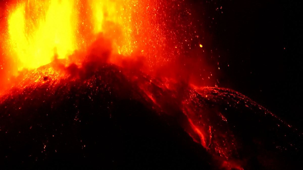 Erupción del Etna. Imagen obtenida de un vídeo de Agencias.