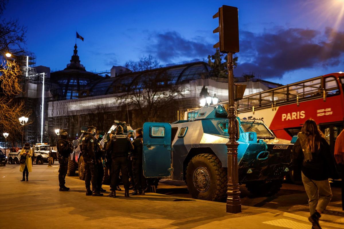 París ha reforzado la seguridad para prevenir posibles actos violentos. Foto: EFE