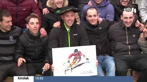 Arco de esquíes para recibir a Adur Etxezarreta en Areso