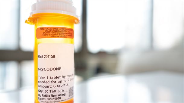 La oxicodona es un analgésico opioide que se prescribe para el cuidado del dolor moderado a severo
