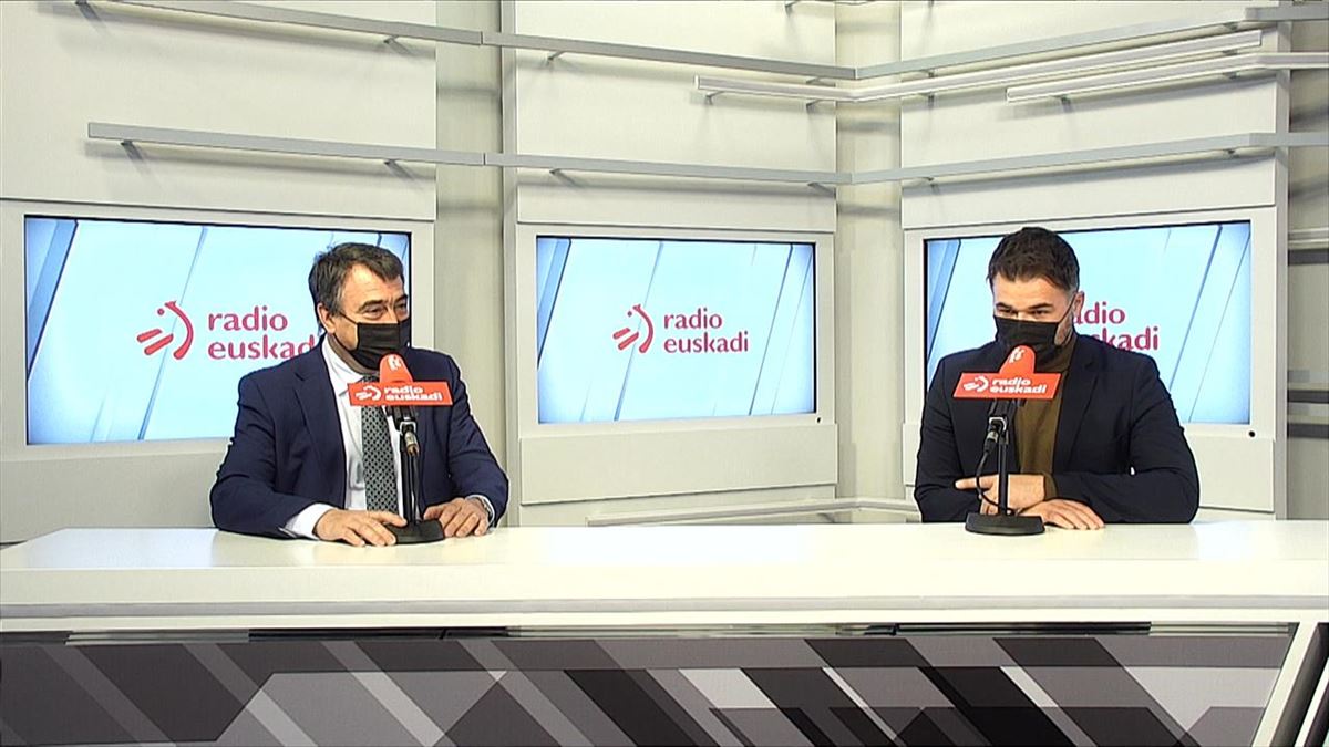 Aitor Esteban eta Gabriel Rufian Radio Euskadiko Ganbara saioan.