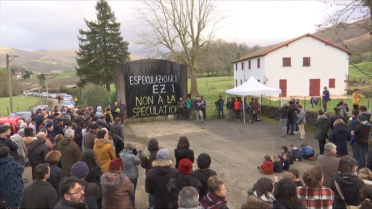 Concentración en Ahatsa. Imagen obtenida de un vídeo de EITB Media.