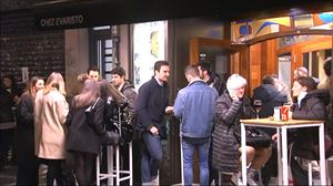 Nabarmen egin dute behera covid kasuek Nafarroan, murrizketarik gabeko lehen asteburuan