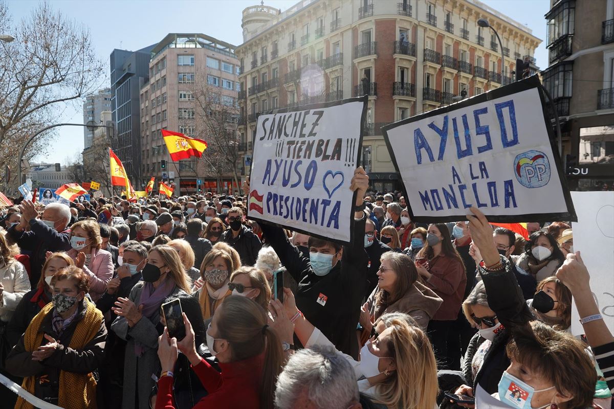 Simpatizantes de Ayuso, hoy, en Madrid. Foto: Efe