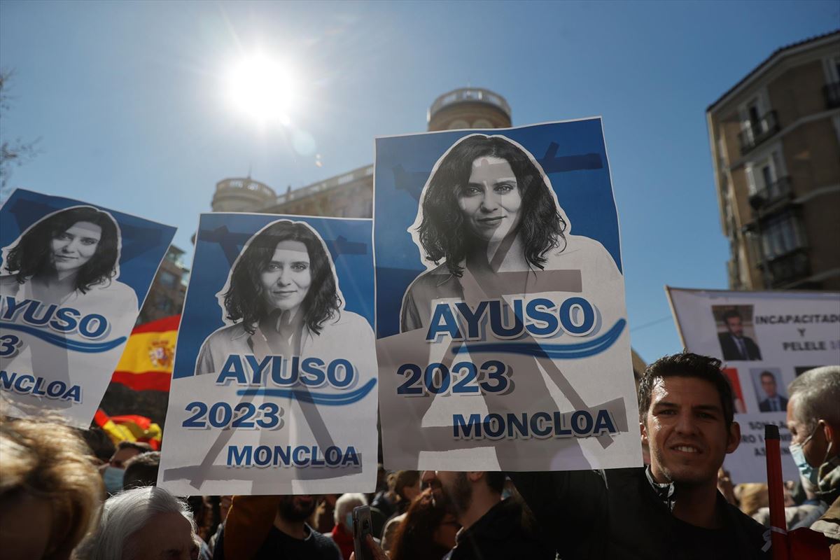 Simpatizantes de Ayuso, hoy, en Madrid. Foto: EFE