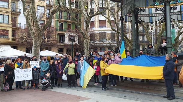 Concentración de la comunidad ucraniana en el Boulevard donostiarra (EiTB)