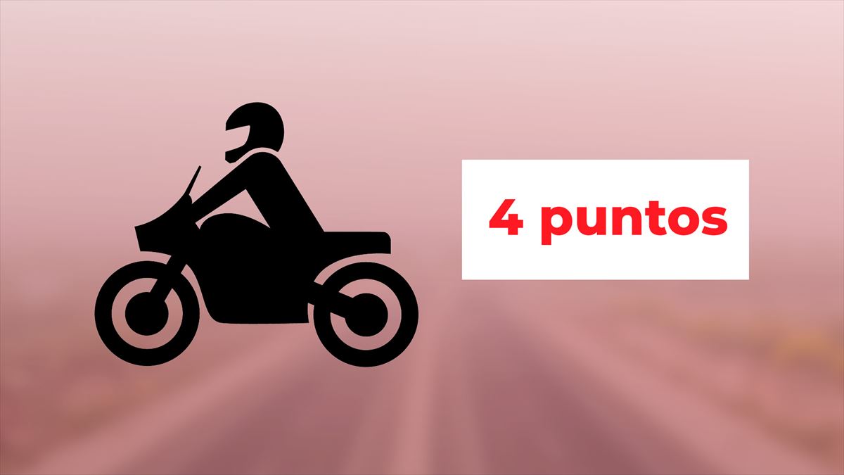 Infracción que conlleva una pérdida de 4 puntos en motocicletas.