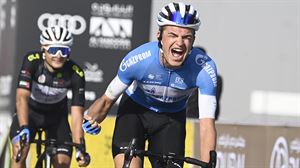 El joven checo Vacek sorprende en Dubai; Pogacar sigue líder