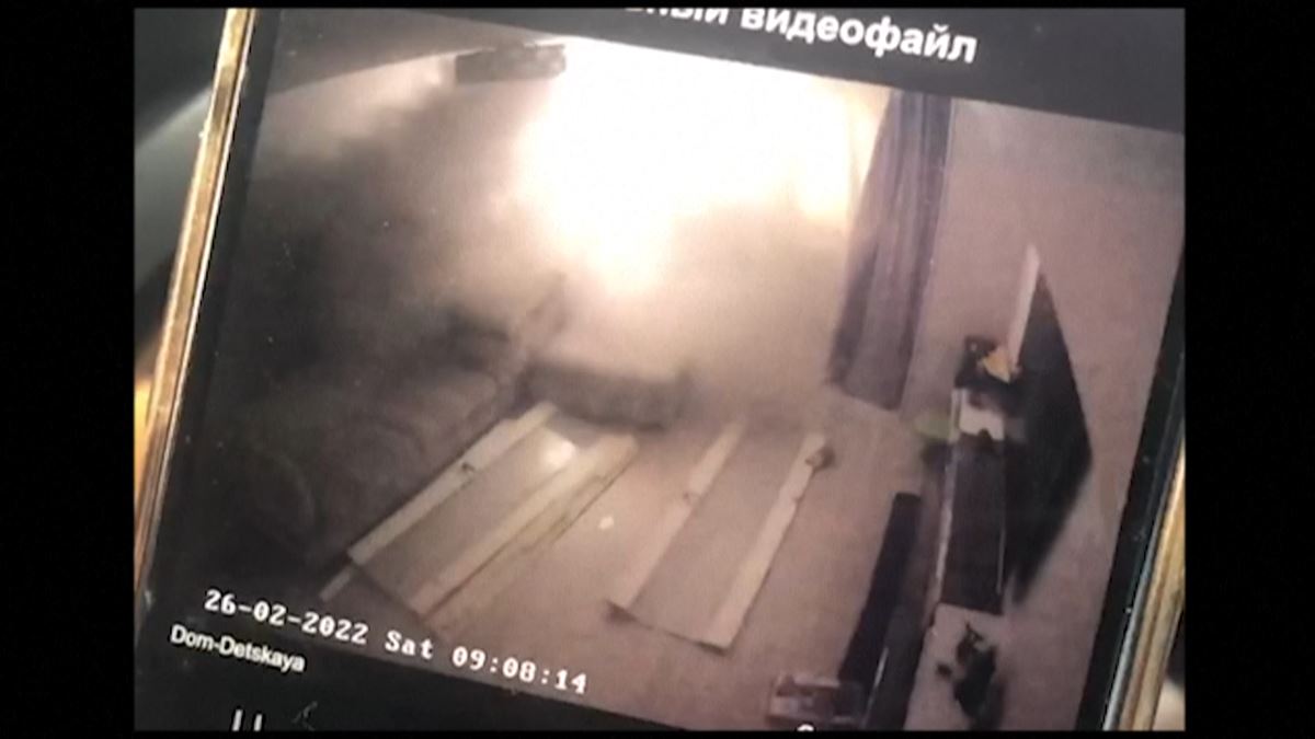 Un misil impacta contra un edificio de apartamentos en Kiev