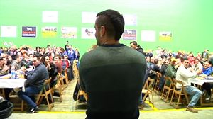 Numerosa y calurosa fiesta de despedida de Oinatz