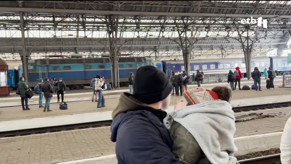 La estación de tren de Leópolis, punto estratégico para salir de Ucrania