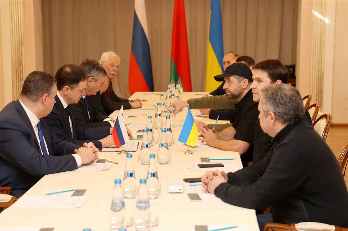 Las delegaciones de Ucrania y Rusia, reunidas. @RusEmbassyMinsk
