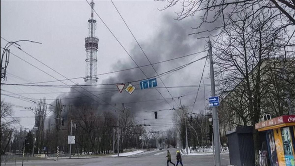 Errusiak telebista dorre bat bonbardatu du Kieven. Irudia: Reuters